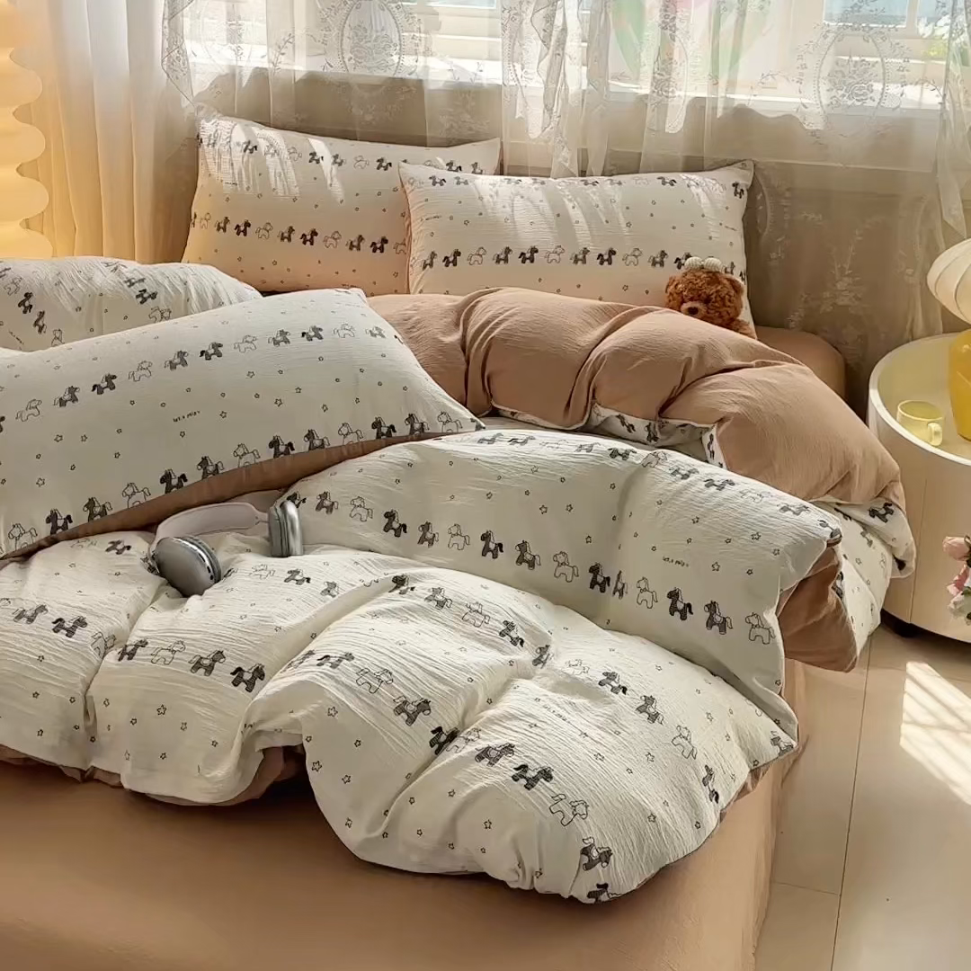 91家纺网 家纺一手货源 找家纺 侯先生家纺新款直播爆款云感双层纱皱皱纱四件套小清新水洗棉床笠 星眠小马