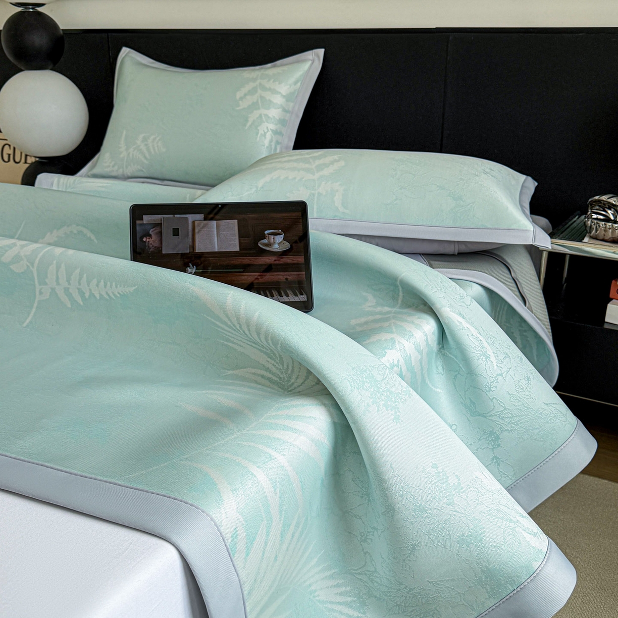 91家纺网 家纺一手货源 找家纺 倾慕家纺 2026新款PE50提花凉感冰丝凉席 叶繁绿