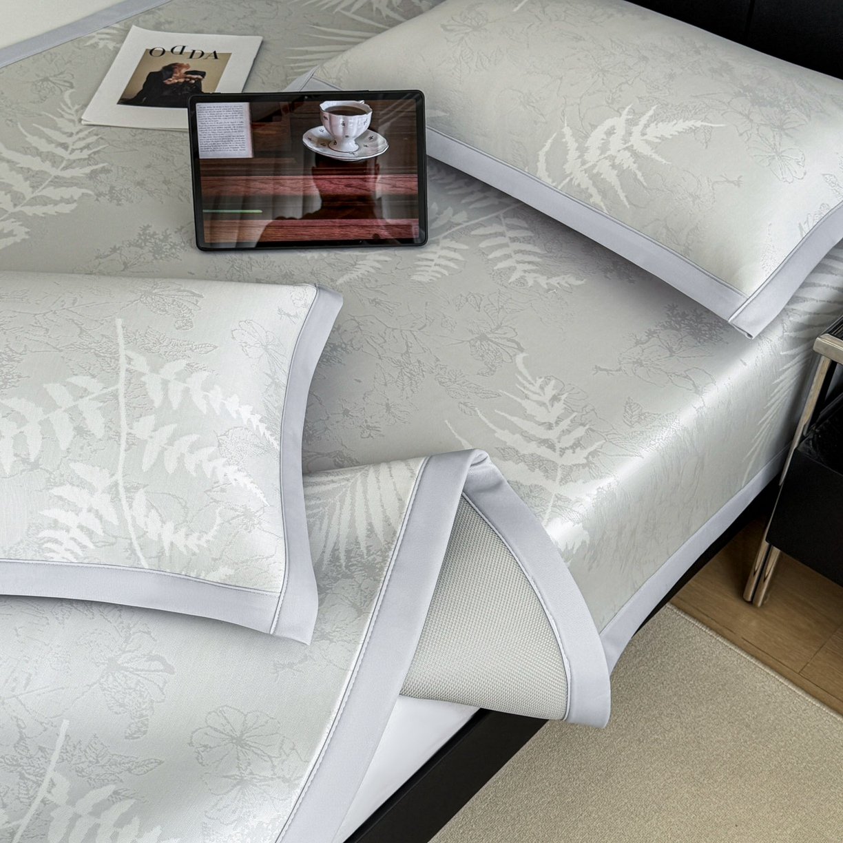 91家纺网 家纺一手货源 找家纺 倾慕家纺 2026新款PE50提花凉感冰丝凉席 叶繁灰