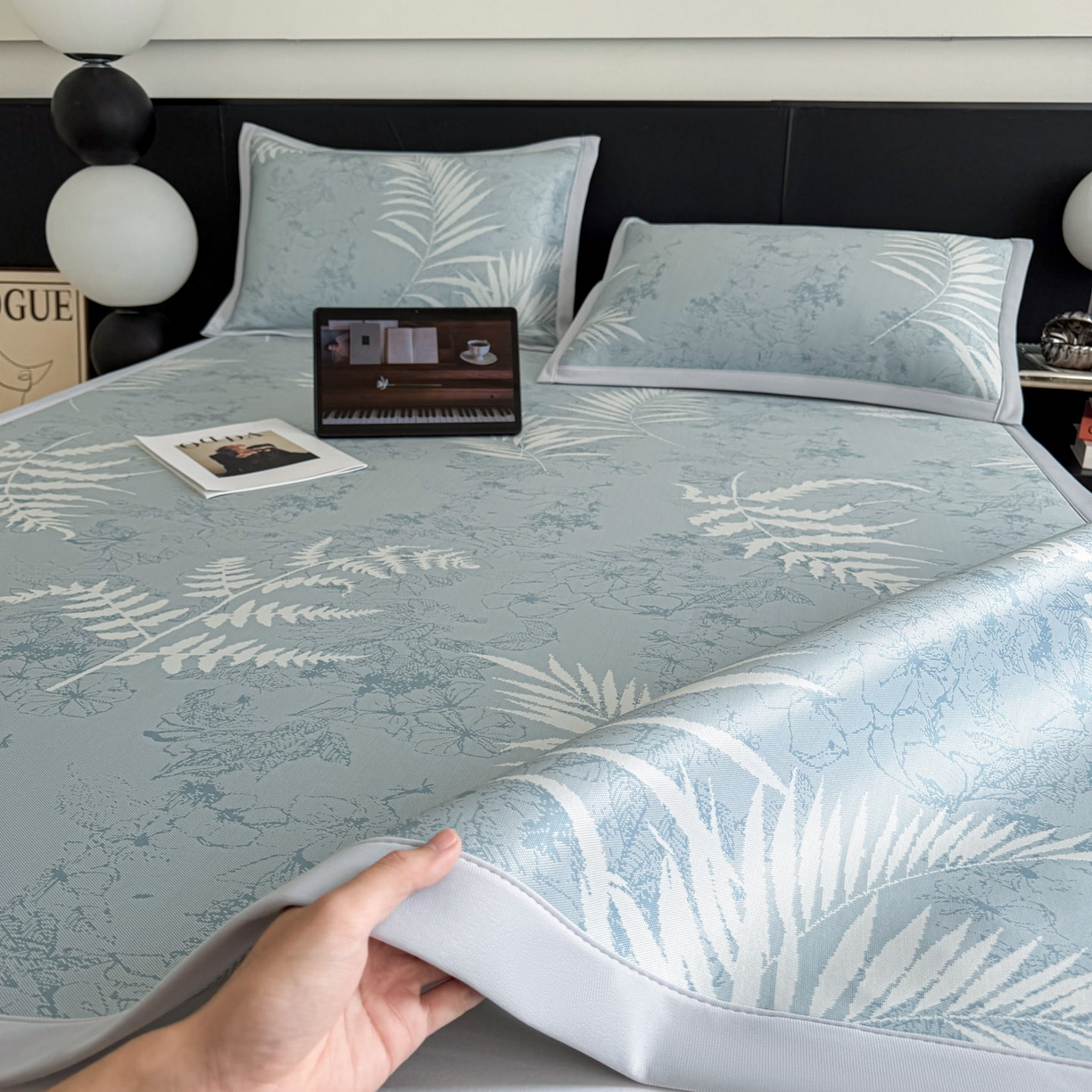 91家纺网 家纺一手货源 找家纺 倾慕家纺 2026新款PE50提花凉感冰丝凉席 叶繁蓝