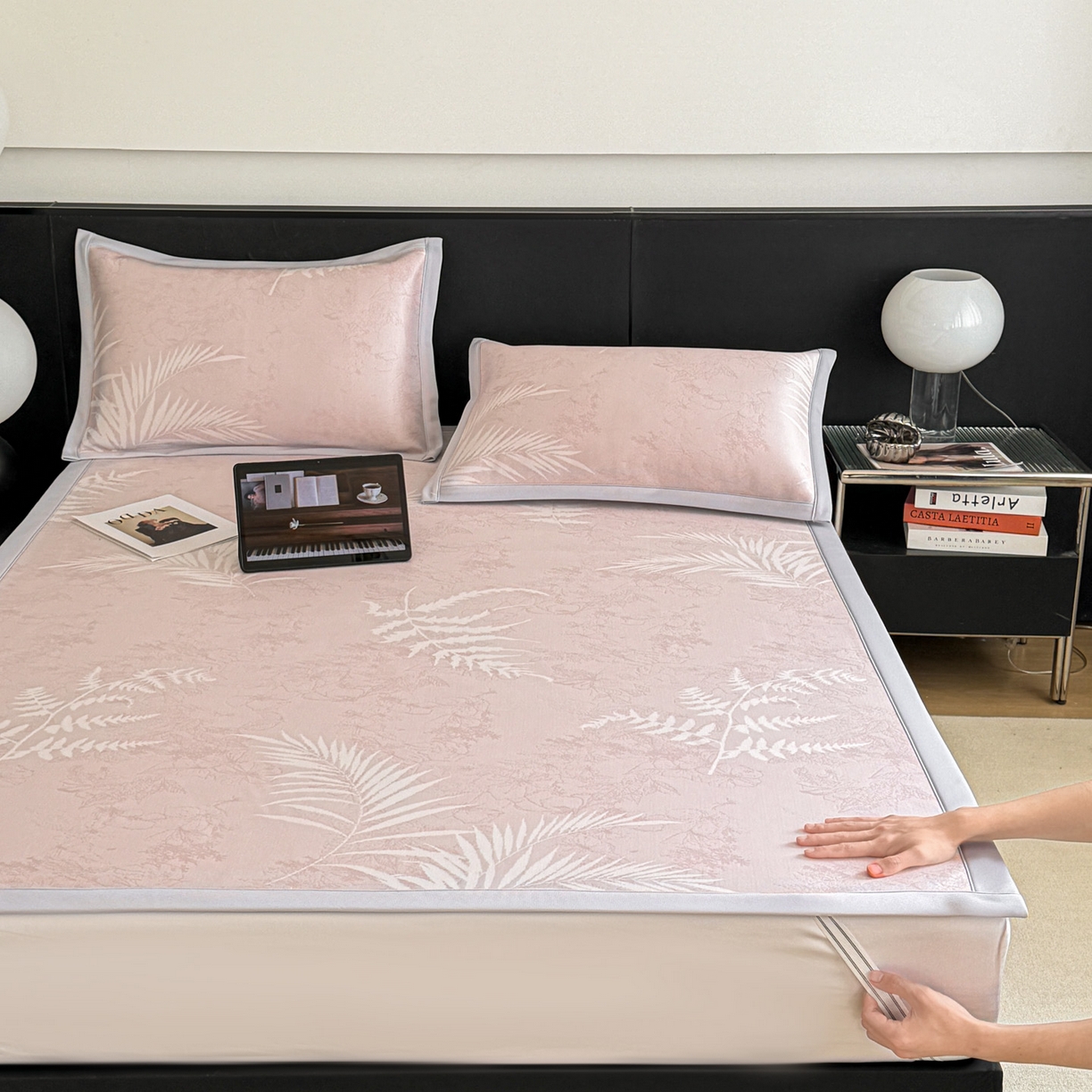 91家纺网 家纺一手货源 找家纺 倾慕家纺 2026新款PE50提花凉感冰丝凉席 叶繁粉