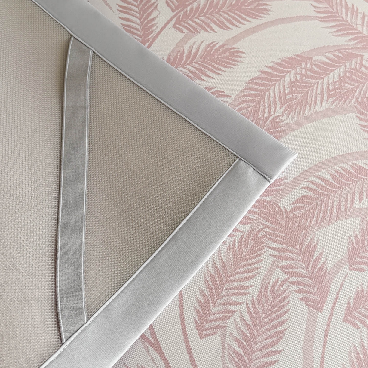 91家纺网 家纺一手货源 找家纺 倾慕家纺 2026新款PE50提花凉感冰丝凉席 针叶粉