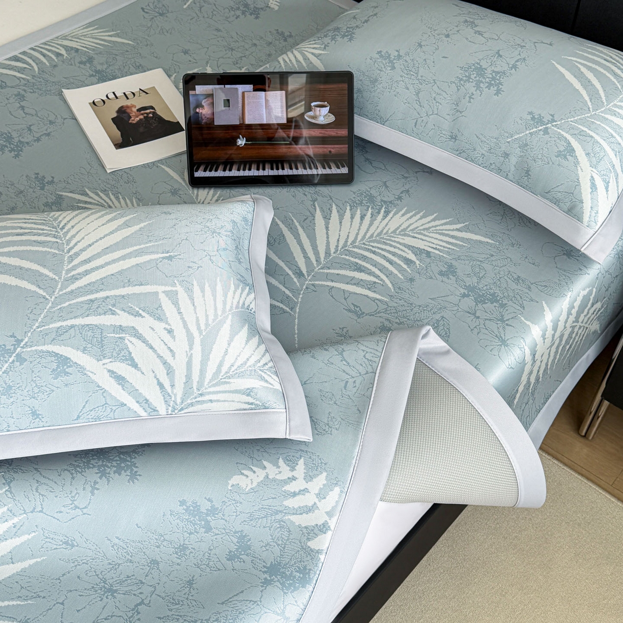 91家纺网 家纺一手货源 找家纺 倾慕家纺 2026新款PE50提花凉感冰丝凉席 叶繁蓝