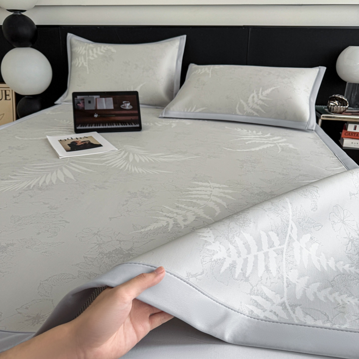 91家纺网 家纺一手货源 找家纺 倾慕家纺 2026新款PE50提花凉感冰丝凉席 叶繁灰