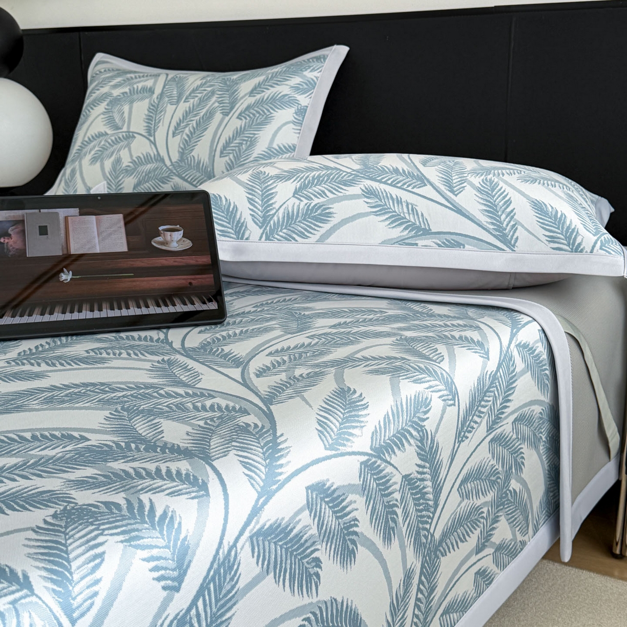 91家纺网 家纺一手货源 找家纺 倾慕家纺 2026新款PE50提花凉感冰丝凉席 针叶蓝