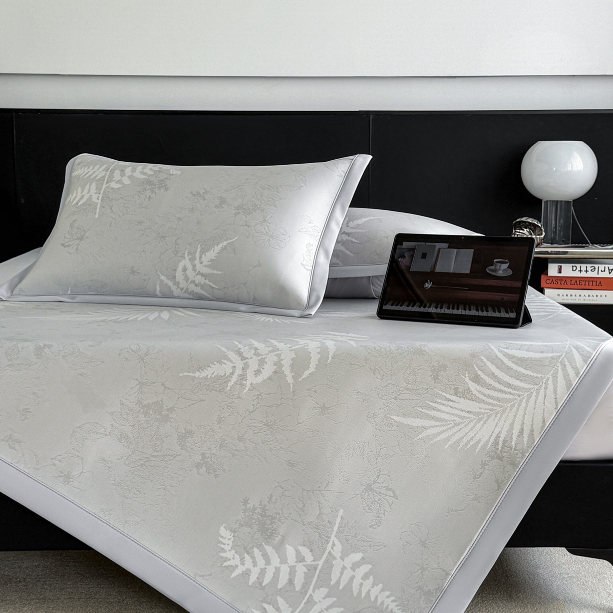 91家纺网 家纺一手货源 找家纺 倾慕家纺 2026新款PE50提花凉感冰丝凉席 叶繁灰