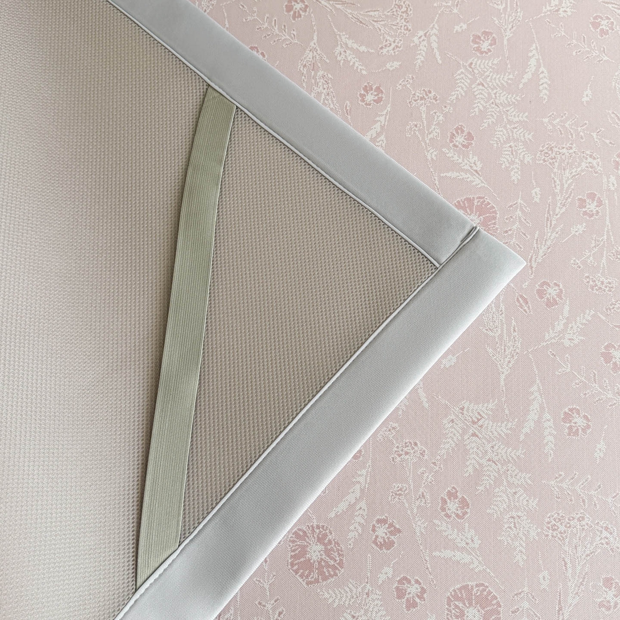 91家纺网 家纺一手货源 找家纺 倾慕家纺 2026新款PE50提花凉感冰丝凉席 花星点点粉