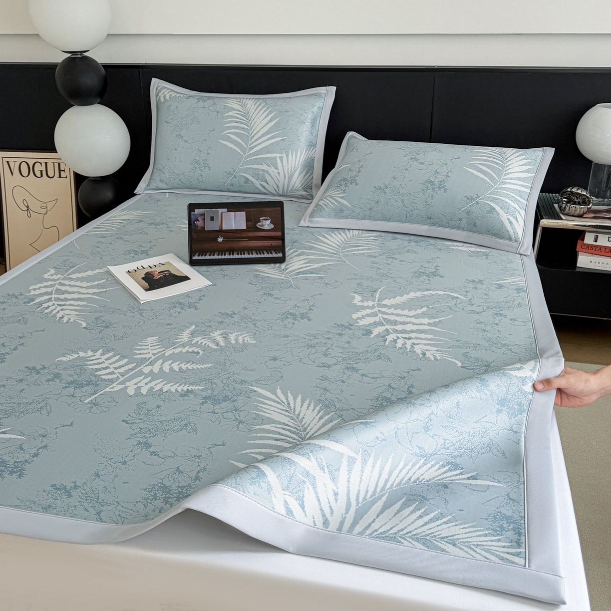 91家纺网 家纺一手货源 找家纺 倾慕家纺 2026新款PE50提花凉感冰丝凉席 叶繁蓝