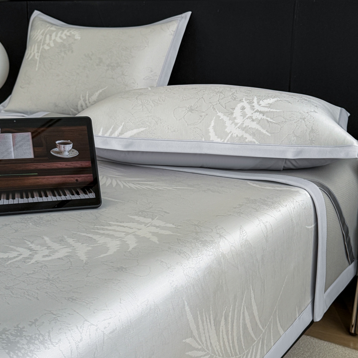 91家纺网 家纺一手货源 找家纺 倾慕家纺 2026新款PE50提花凉感冰丝凉席 叶繁灰