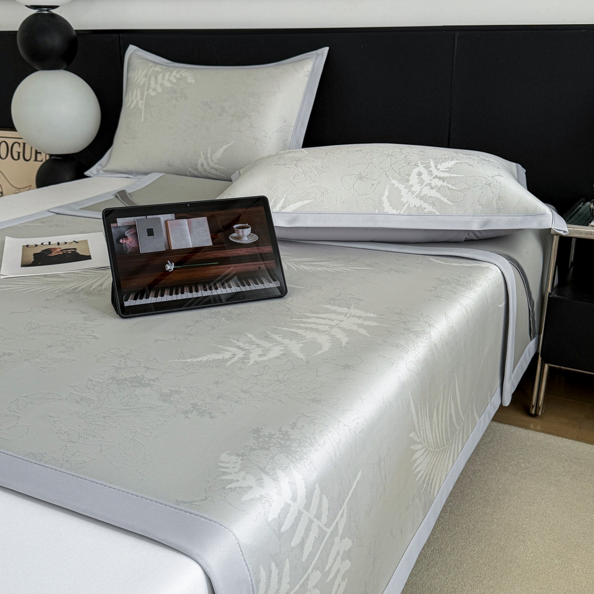 91家纺网 家纺一手货源 找家纺 倾慕家纺 2026新款PE50提花凉感冰丝凉席 叶繁灰