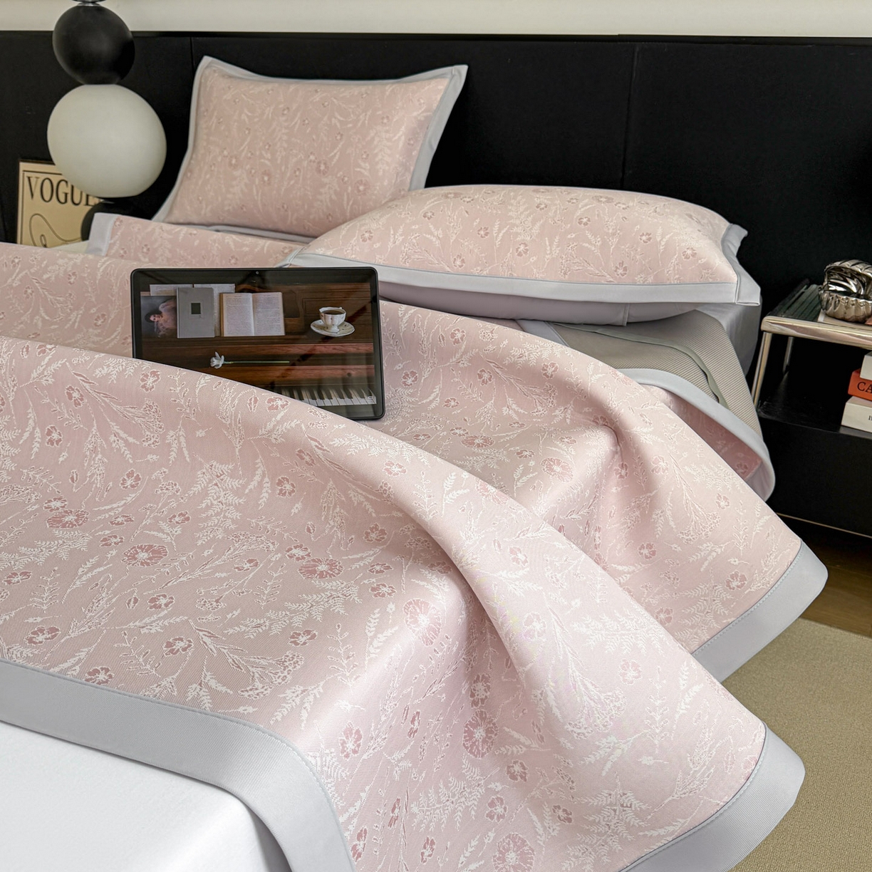 91家纺网 家纺一手货源 找家纺 倾慕家纺 2026新款PE50提花凉感冰丝凉席 花星点点粉