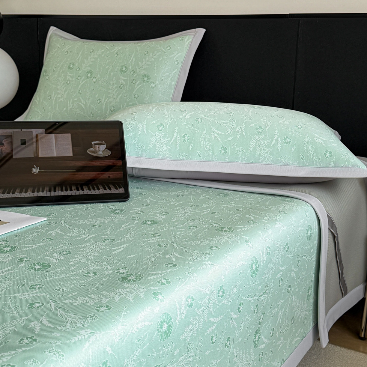 91家纺网 家纺一手货源 找家纺 倾慕家纺 2026新款PE50提花凉感冰丝凉席 花星点点绿