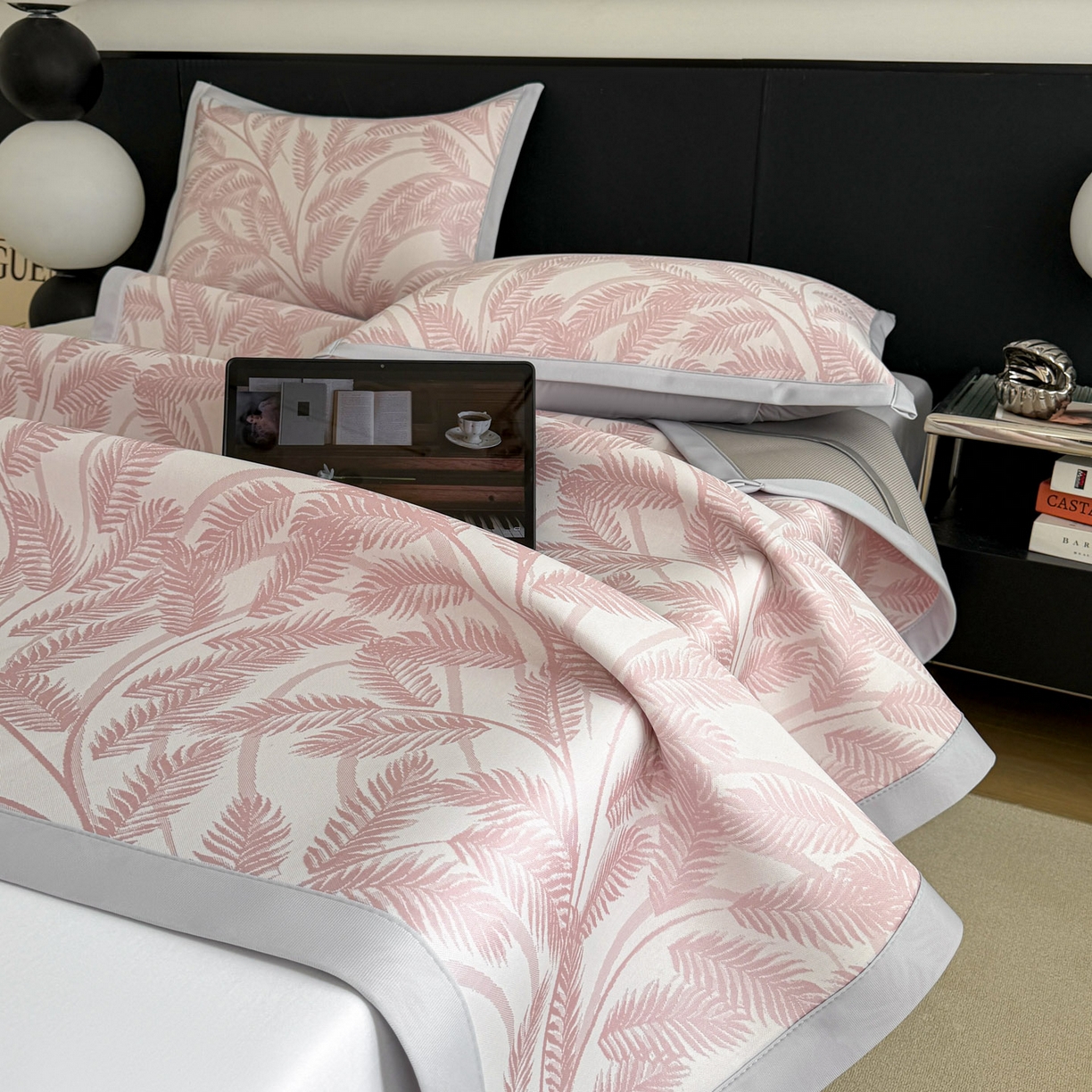 91家纺网 家纺一手货源 找家纺 倾慕家纺 2026新款PE50提花凉感冰丝凉席 针叶粉