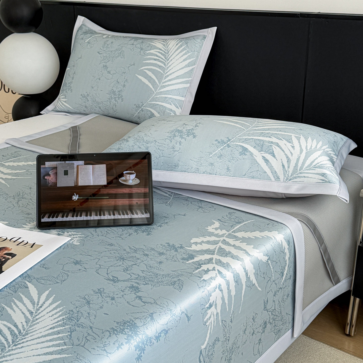 91家纺网 家纺一手货源 找家纺 倾慕家纺 2026新款PE50提花凉感冰丝凉席 叶繁蓝