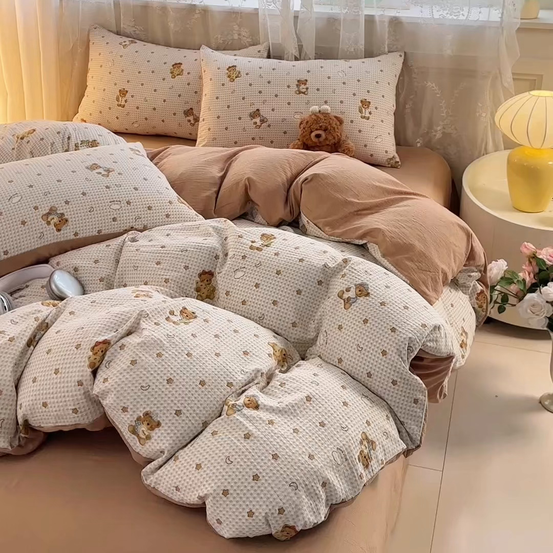 91家纺网 家纺一手货源 找家纺 侯先生家纺新款直播爆款云感双层纱皱皱纱四件套小清新水洗棉床笠 幸运熊