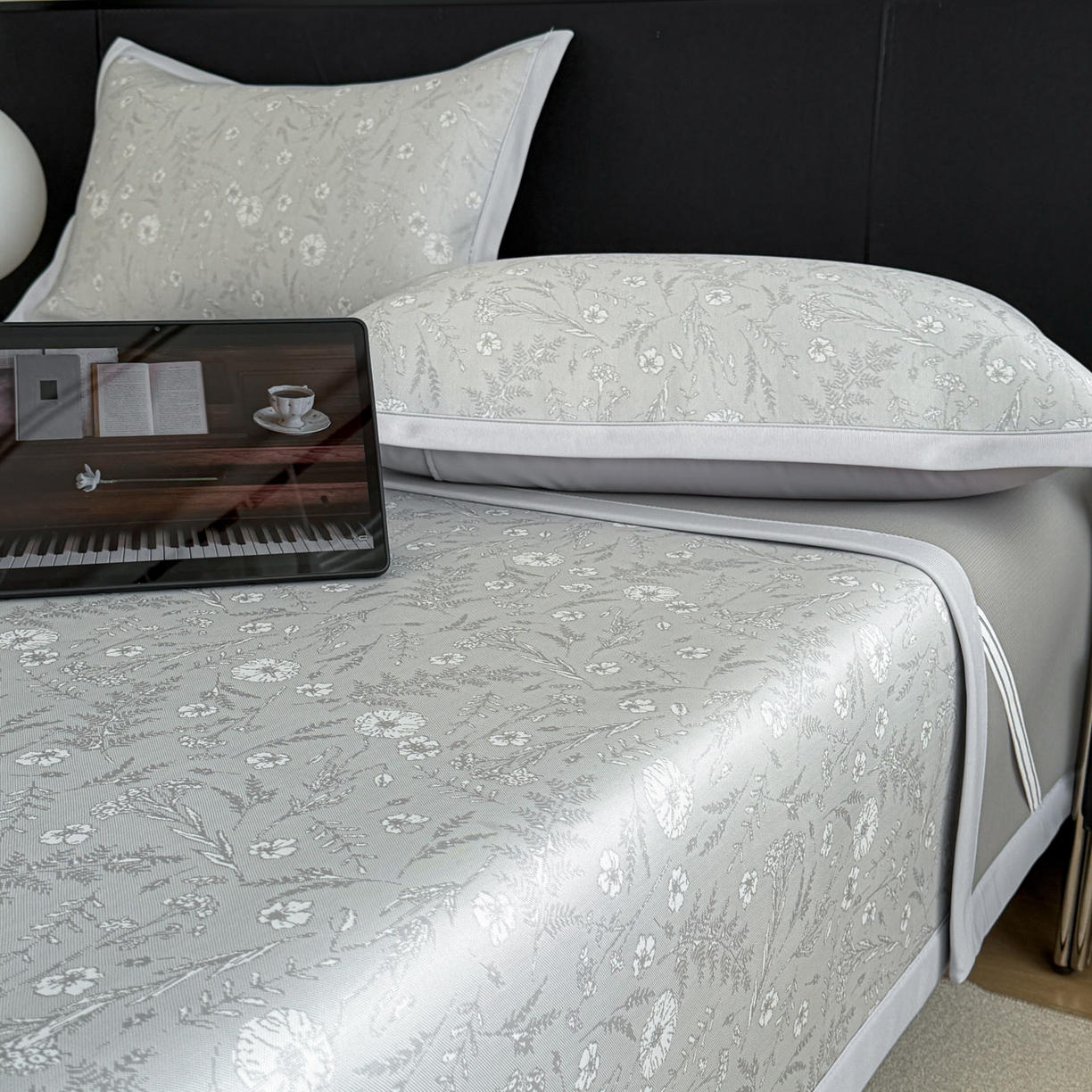 91家纺网 家纺一手货源 找家纺 倾慕家纺 2026新款PE50提花凉感冰丝凉席 花星点点灰