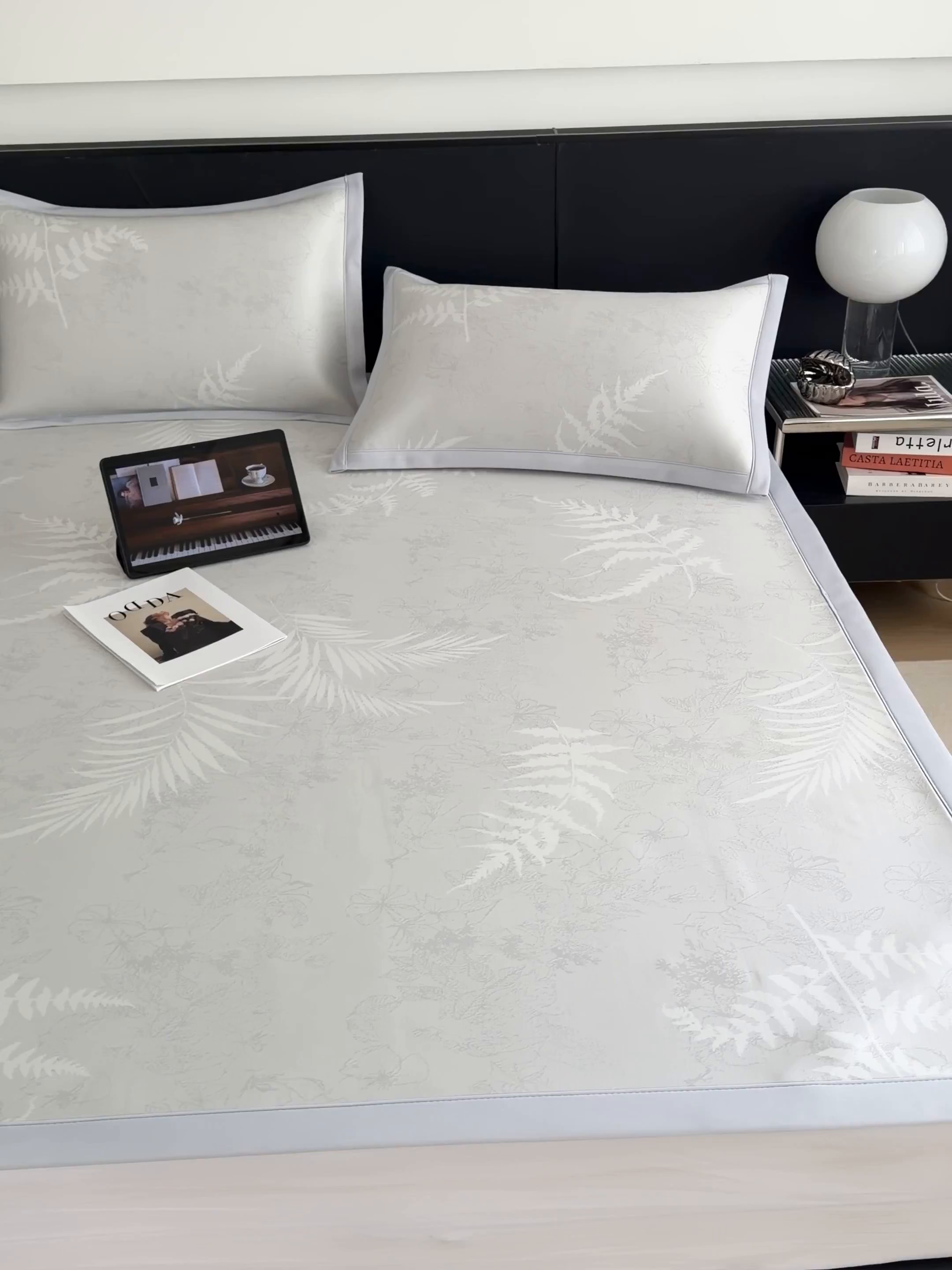 91家纺网 家纺一手货源 找家纺 倾慕家纺 2026新款PE50提花凉感冰丝凉席 叶繁灰