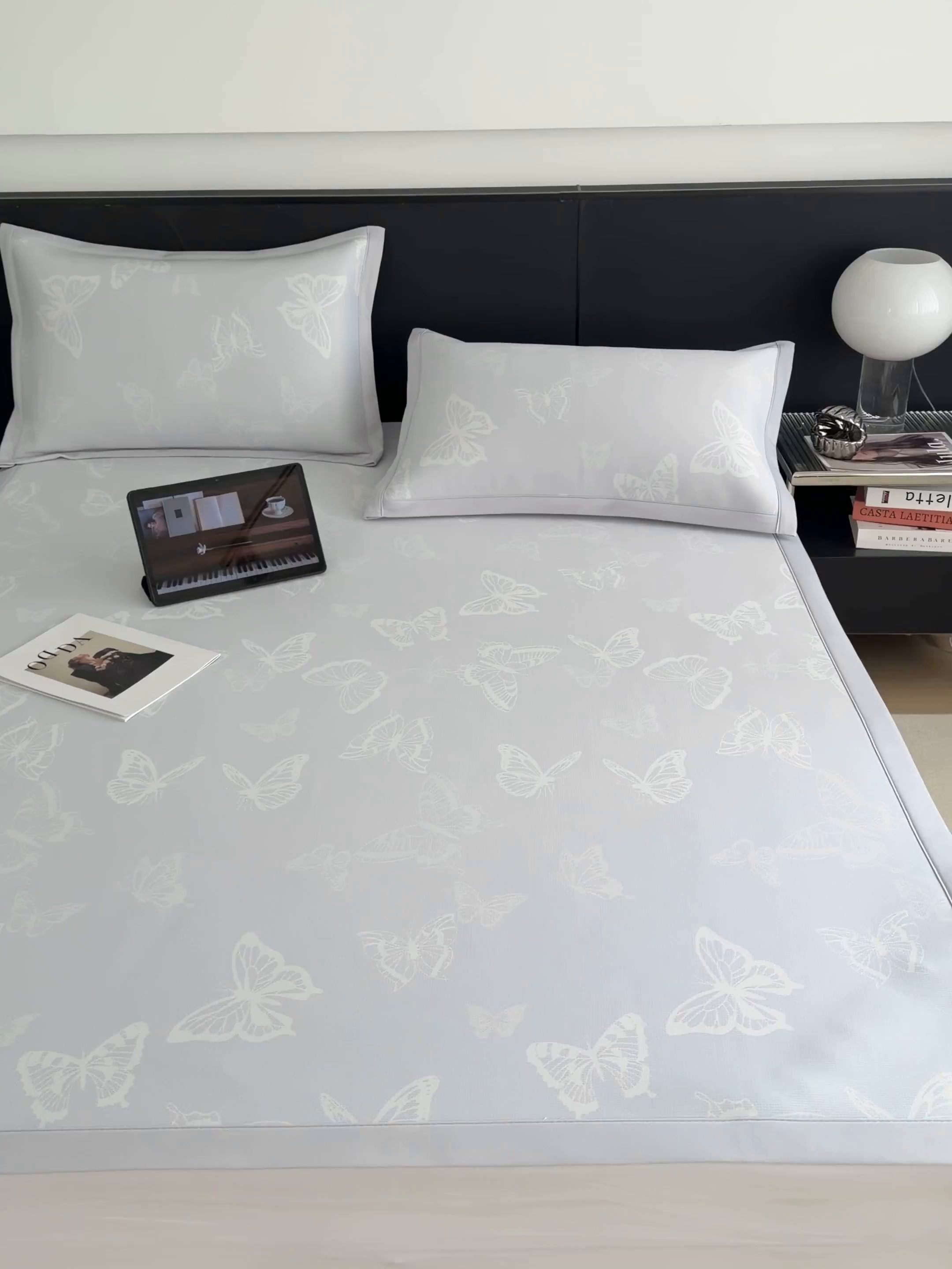 91家纺网 家纺一手货源 找家纺 倾慕家纺 2026新款PE50提花凉感冰丝凉席 简蝶蓝