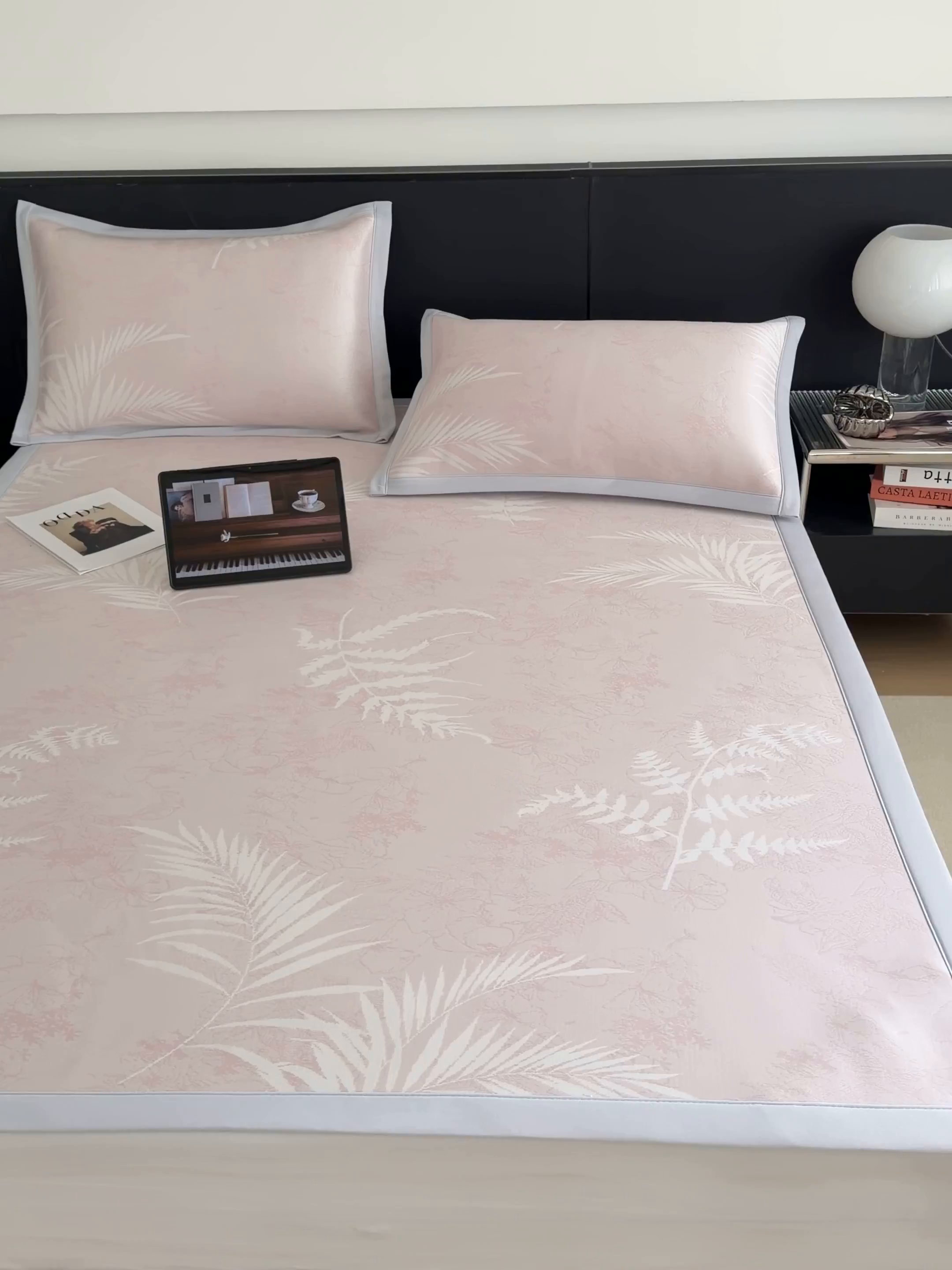 91家纺网 家纺一手货源 找家纺 倾慕家纺 2026新款PE50提花凉感冰丝凉席 叶繁粉