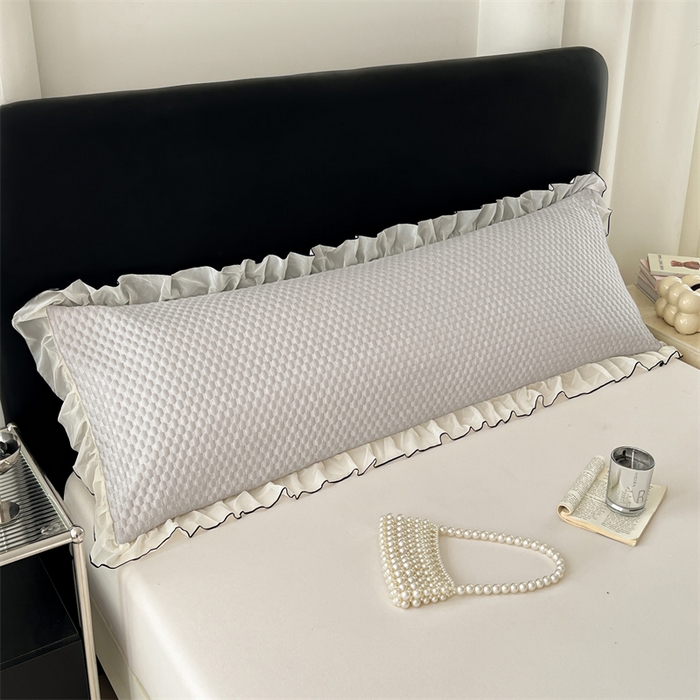 91家纺网 家纺一手货源 找家纺 圣比熊 2026新款A类凉感冰豆豆凉席花边冰丝枕套情侣双人1.8m枕头套加长枕芯套 凉豆豆-海盐灰