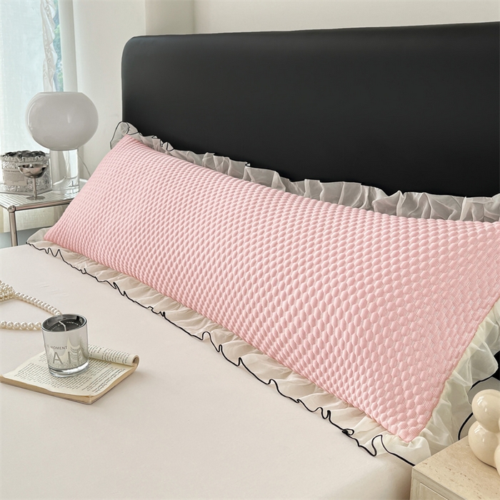 91家纺网 家纺一手货源 找家纺 圣比熊 2026新款A类凉感冰豆豆凉席花边冰丝枕套情侣双人1.8m枕头套加长枕芯套 凉豆豆-仙气粉