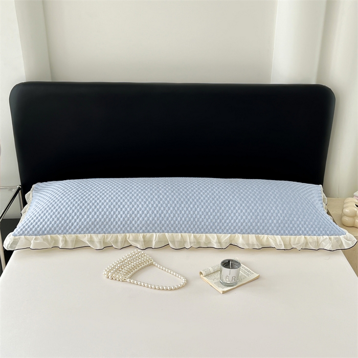 91家纺网 家纺一手货源 找家纺 圣比熊 2026新款A类凉感冰豆豆凉席花边冰丝枕套情侣双人1.8m枕头套加长枕芯套 凉豆豆-宝石蓝