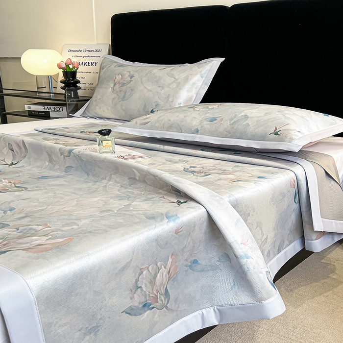 91家纺网 家纺一手货源 找家纺 倾慕家纺 2026新款A类数码印花冰泉丝凉席 玉兰雅韵蓝