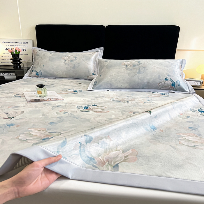 91家纺网 家纺一手货源 找家纺 倾慕家纺 2026新款A类数码印花冰泉丝凉席 玉兰雅韵蓝