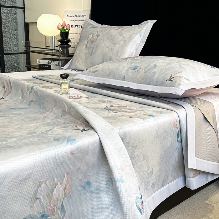 91家纺网 家纺一手货源 找家纺 倾慕家纺 2026新款A类数码印花冰泉丝凉席 玉兰雅韵蓝