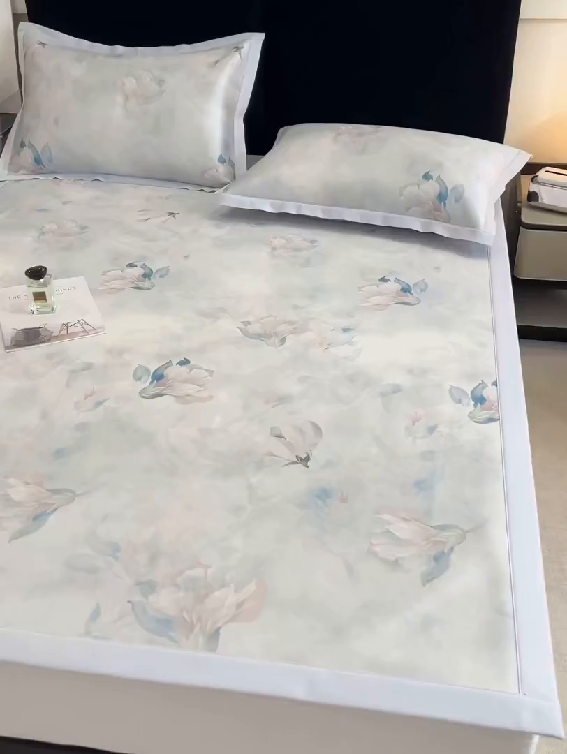 91家纺网 家纺一手货源 找家纺 倾慕家纺 2026新款A类数码印花冰泉丝凉席 玉兰雅韵蓝