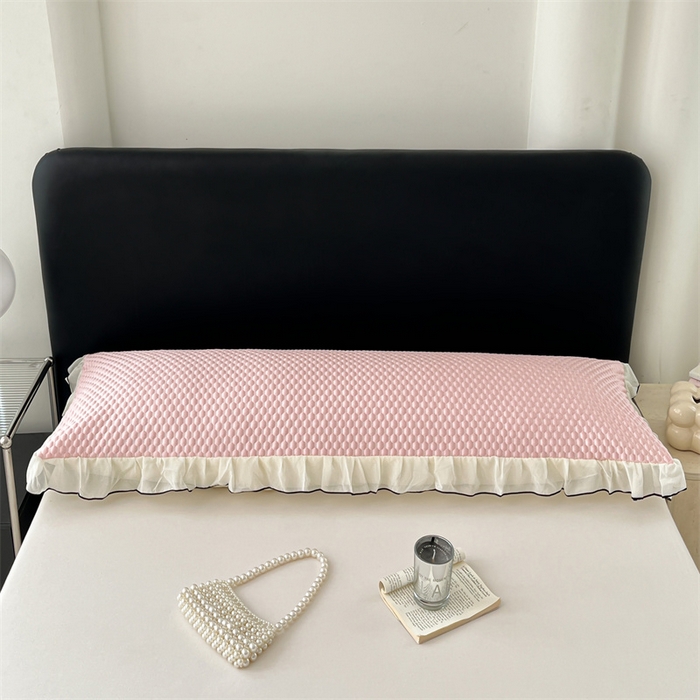 91家纺网 家纺一手货源 找家纺 梦舒羽 2026新款A类凉感冰豆豆凉席花边冰丝枕套情侣双人1.8m枕头套加长枕芯套 凉豆豆-仙气粉