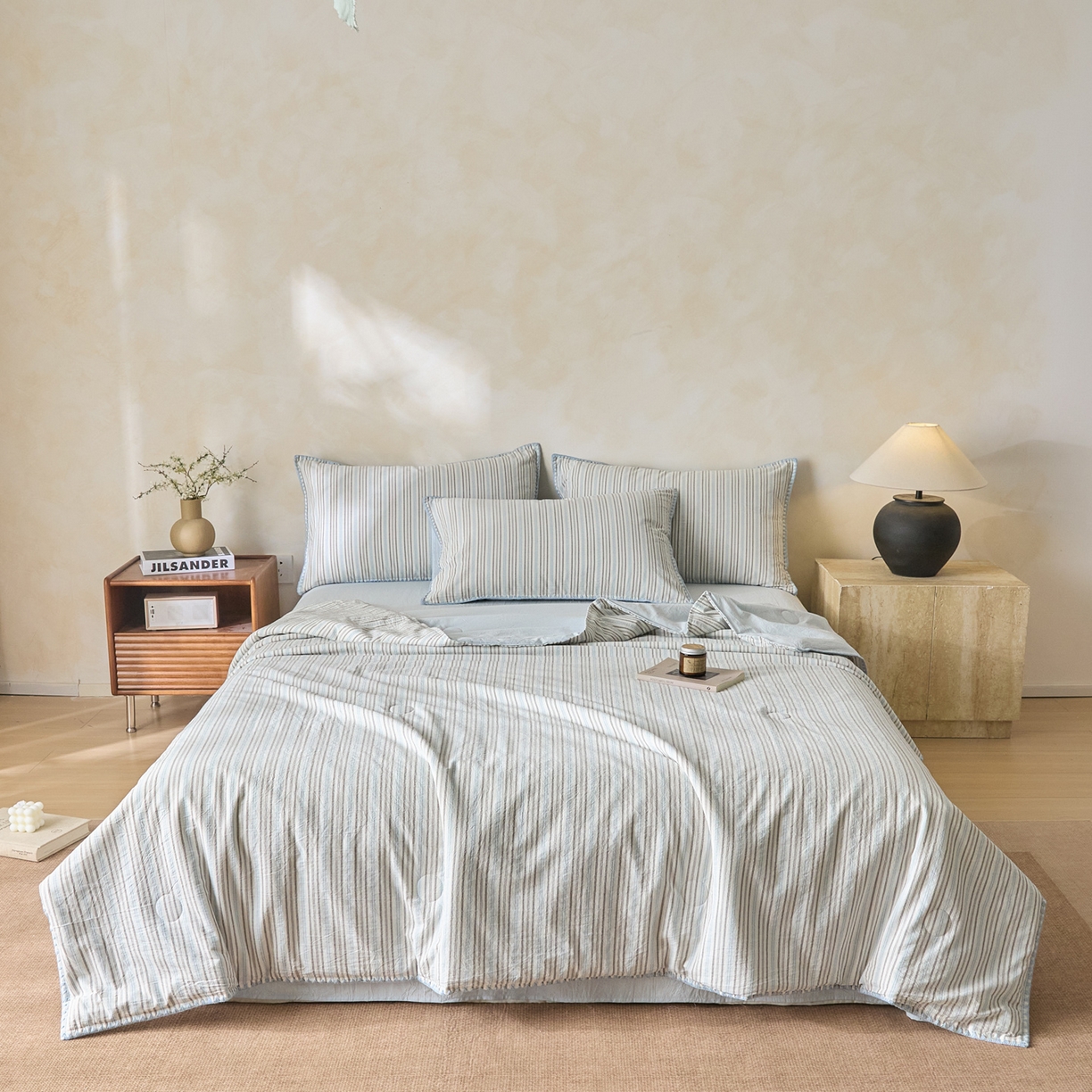 91家纺网 家纺一手货源 找家纺 如一 2026新款全棉色织水洗棉条纹三角针夏被四件套 乐谱蓝