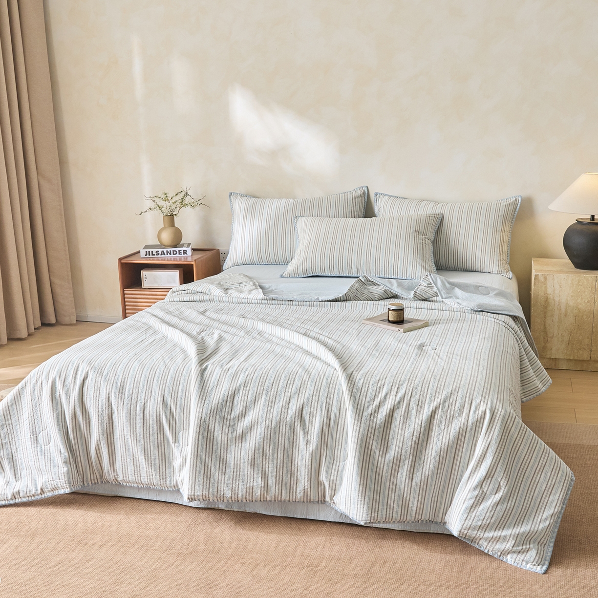 91家纺网 家纺一手货源 找家纺 如一 2026新款全棉色织水洗棉条纹三角针夏被四件套 乐谱蓝