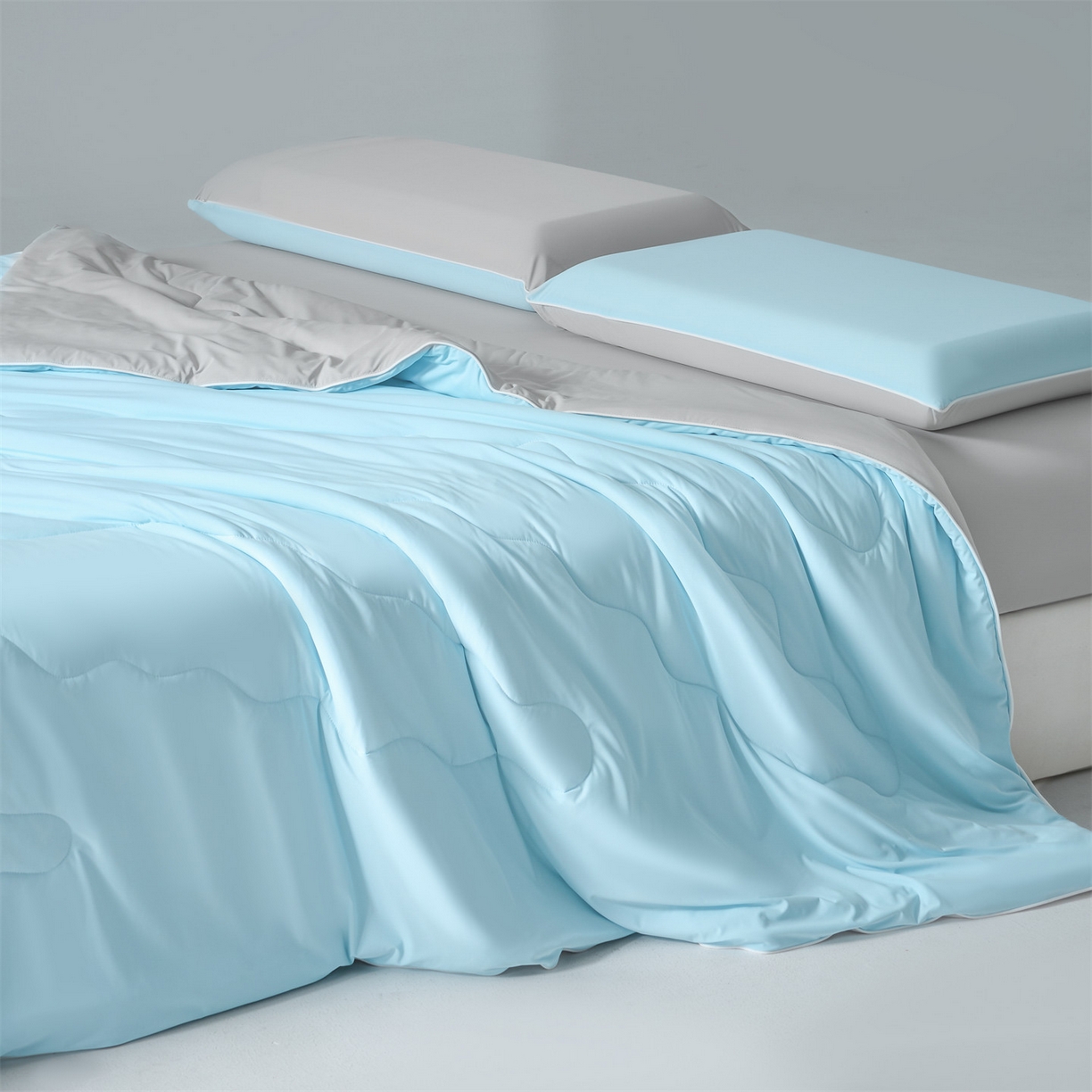 91家纺网 家纺一手货源 找家纺 床绮 2026新款凉感丝西瓜绗缝麻绳夏被-以夏 天空蓝+椰子灰