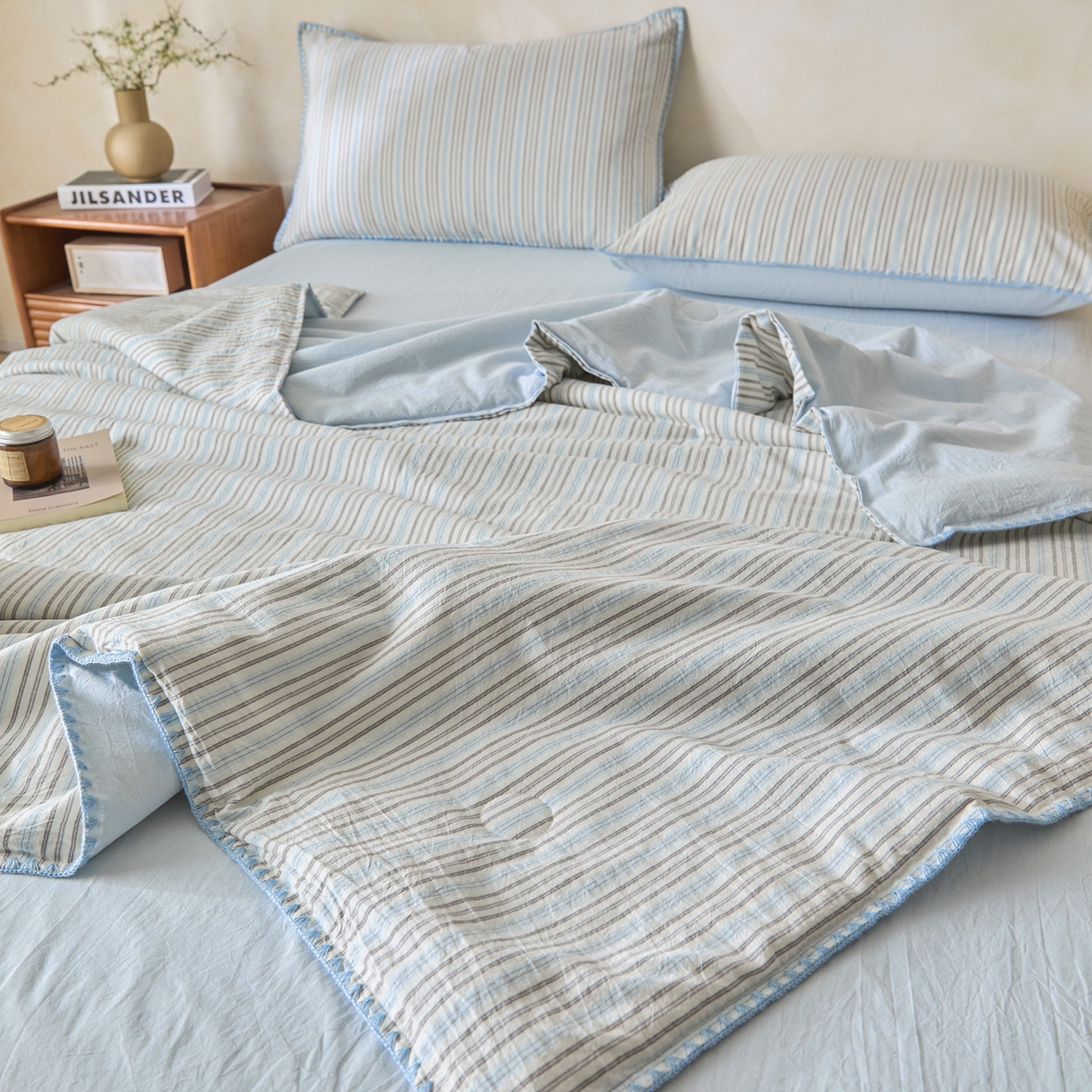 91家纺网 家纺一手货源 找家纺 如一 2026新款全棉色织水洗棉条纹三角针夏被四件套 乐谱蓝