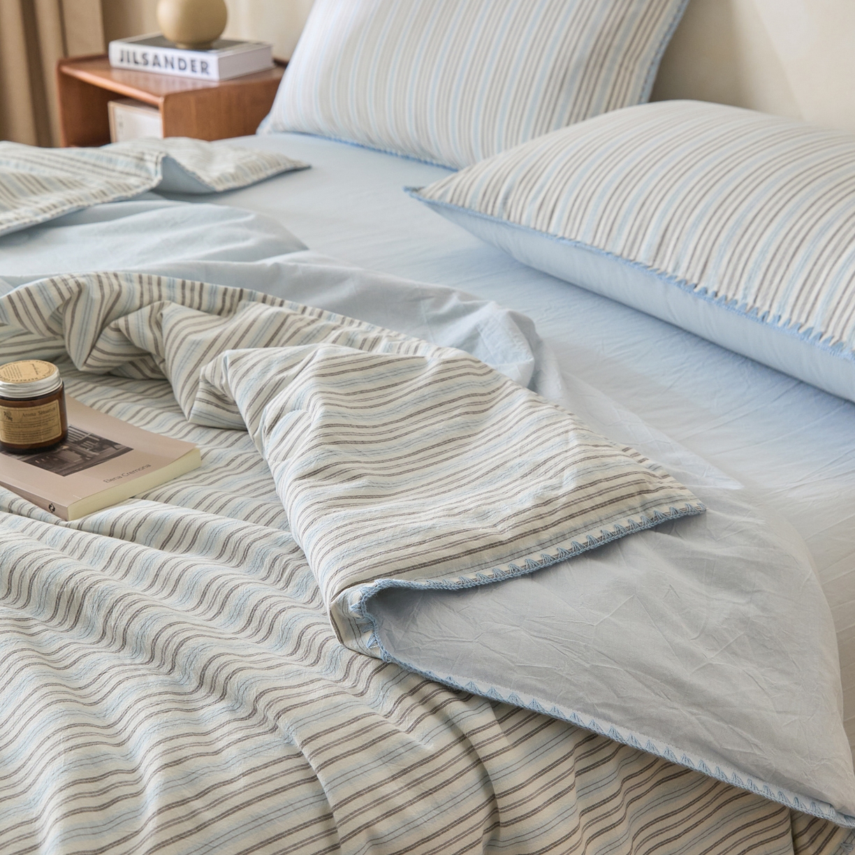 91家纺网 家纺一手货源 找家纺 如一 2026新款全棉色织水洗棉条纹三角针夏被四件套 乐谱蓝