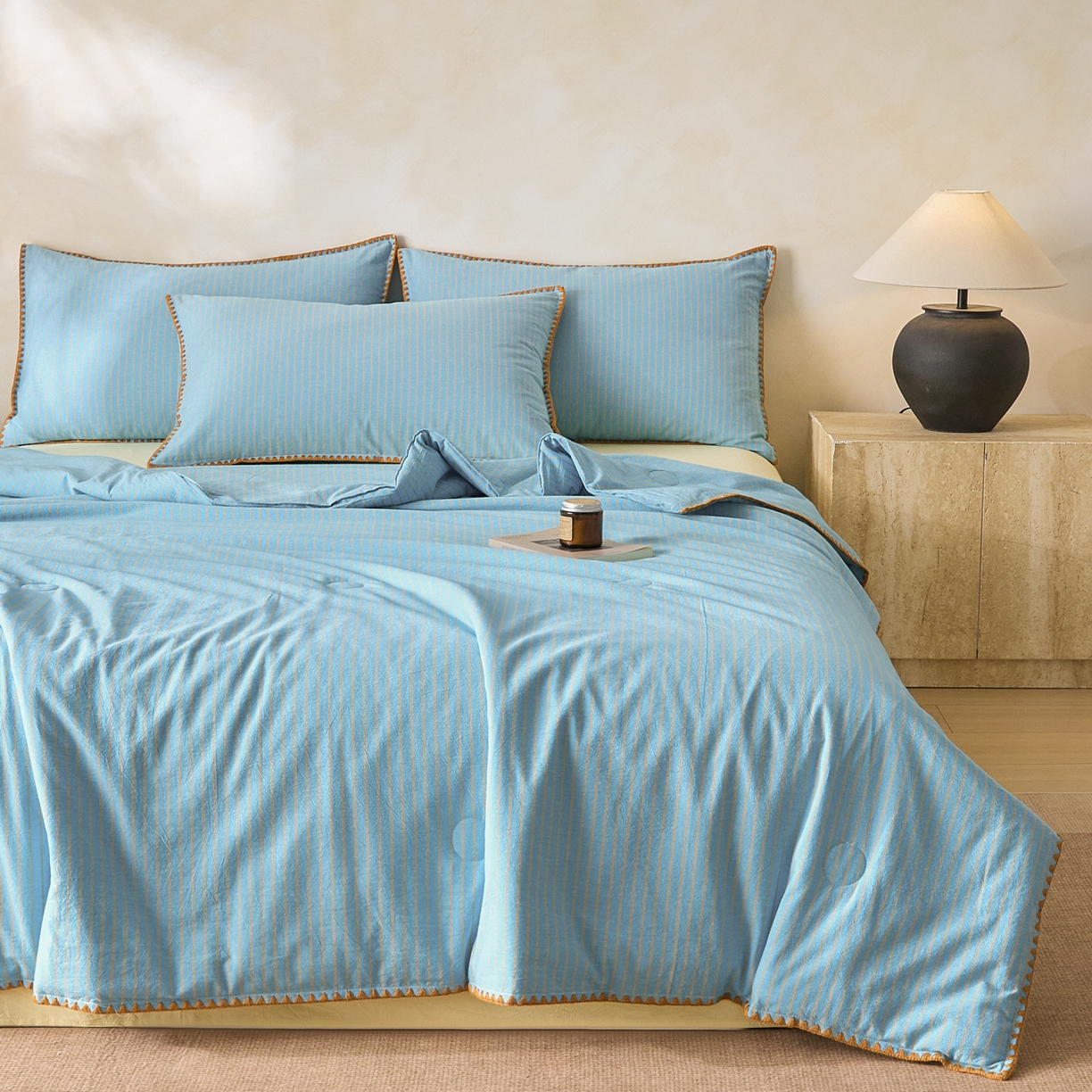 91家纺网 家纺一手货源 找家纺 如一 2026新款全棉色织水洗棉条纹三角针夏被四件套 晴空橙