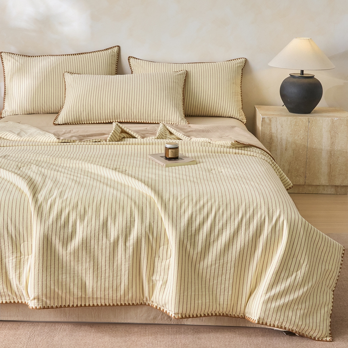 91家纺网 家纺一手货源 找家纺 如一 2026新款全棉色织水洗棉条纹三角针夏被四件套 晴空黄