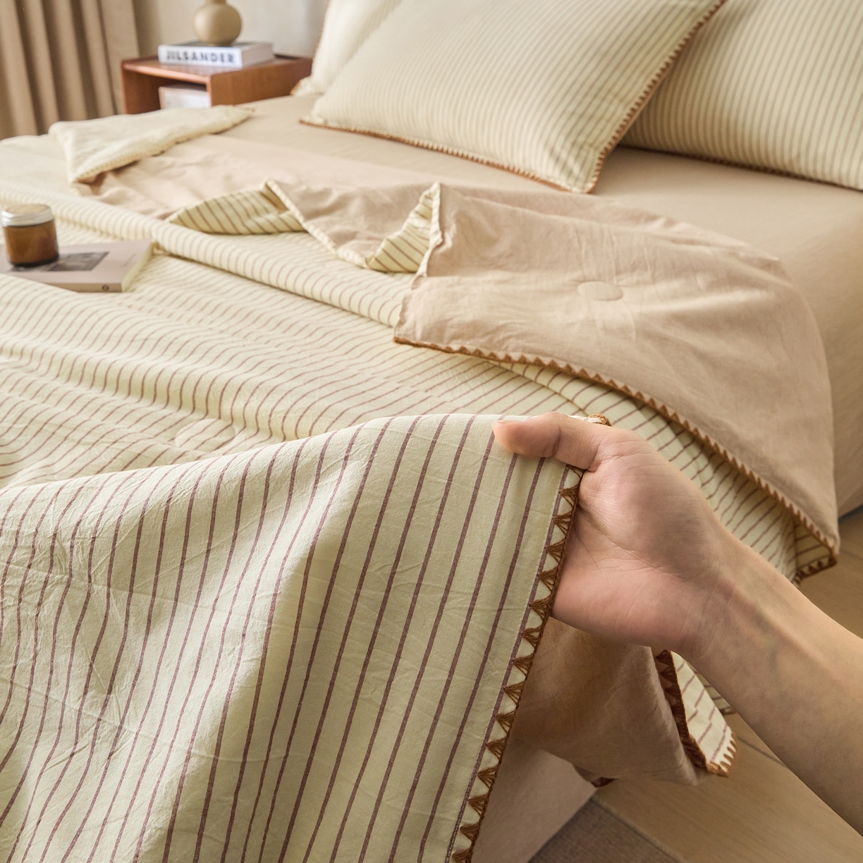 91家纺网 家纺一手货源 找家纺 如一 2026新款全棉色织水洗棉条纹三角针夏被四件套 晴空黄