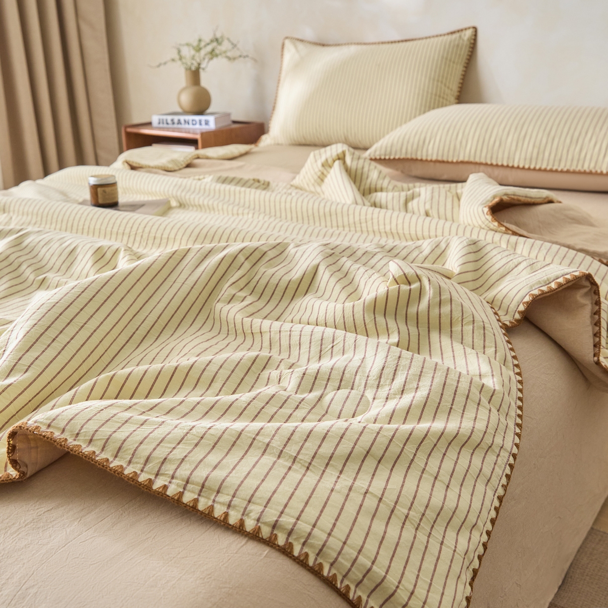 91家纺网 家纺一手货源 找家纺 如一 2026新款全棉色织水洗棉条纹三角针夏被四件套 晴空黄