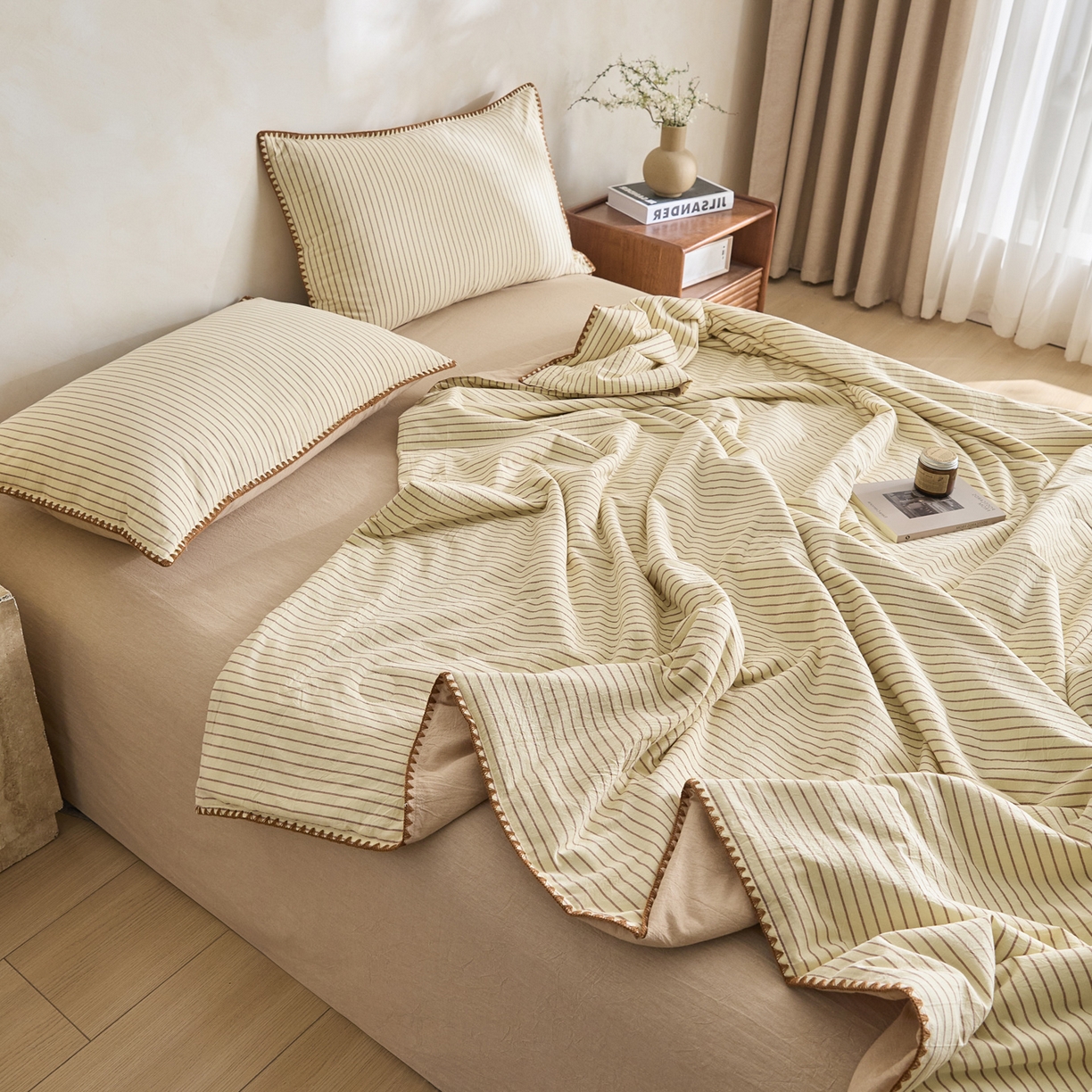 91家纺网 家纺一手货源 找家纺 如一 2026新款全棉色织水洗棉条纹三角针夏被四件套 晴空黄