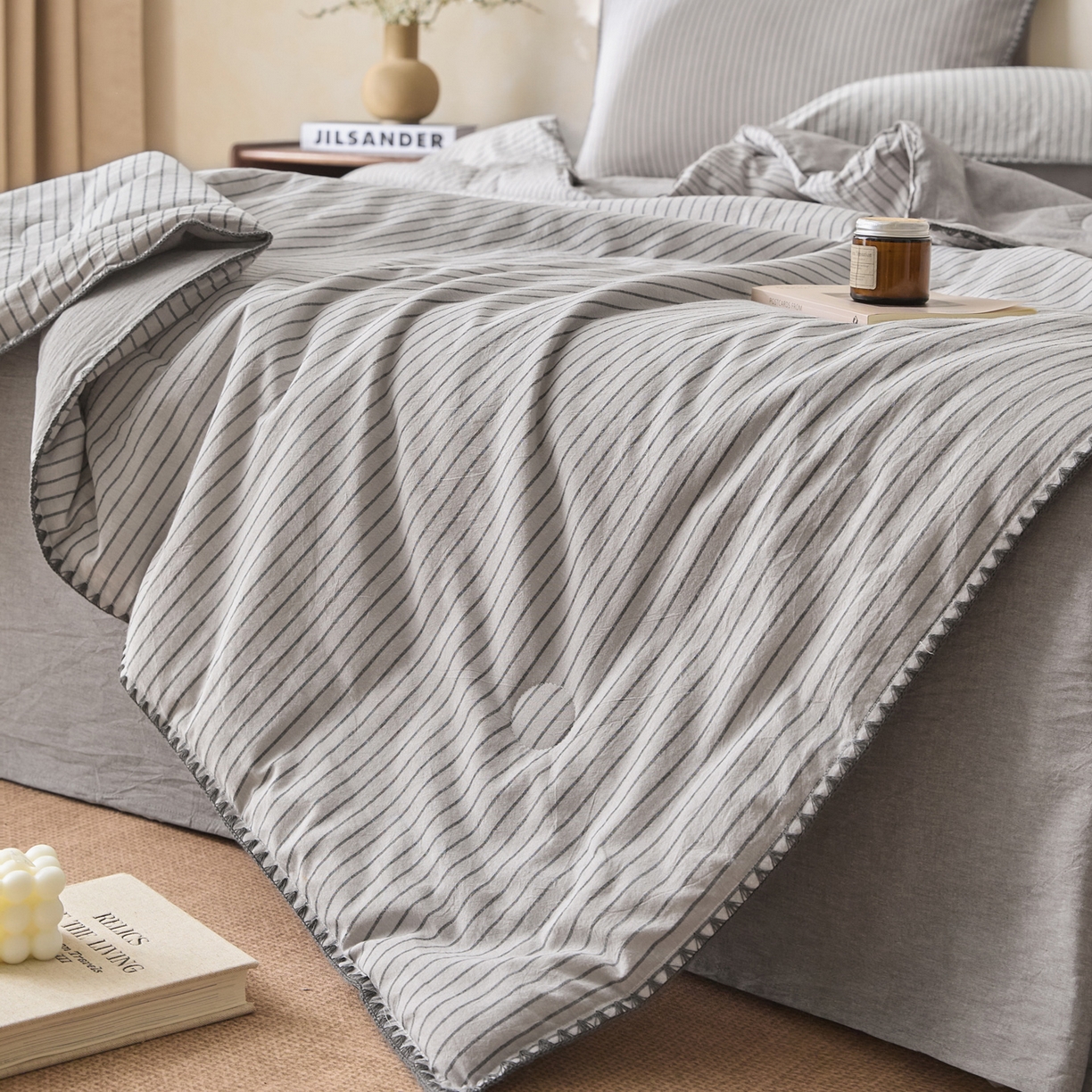 91家纺网 家纺一手货源 找家纺 如一 2026新款全棉色织水洗棉条纹三角针夏被四件套 晴空灰