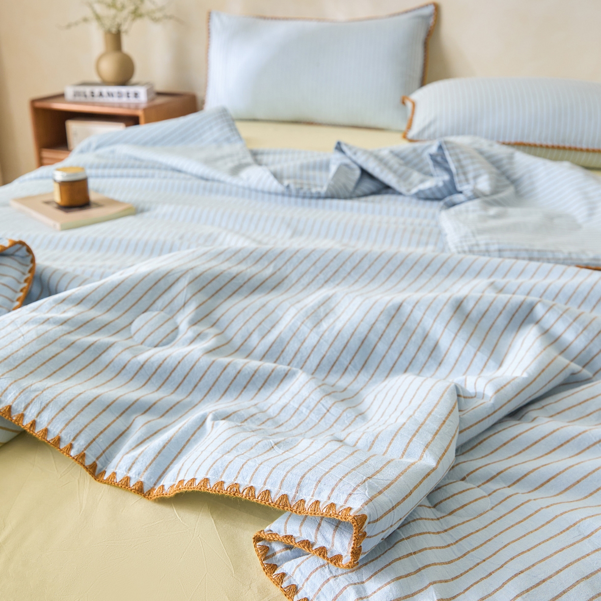 91家纺网 家纺一手货源 找家纺 如一 2026新款全棉色织水洗棉条纹三角针夏被四件套 晴空蓝