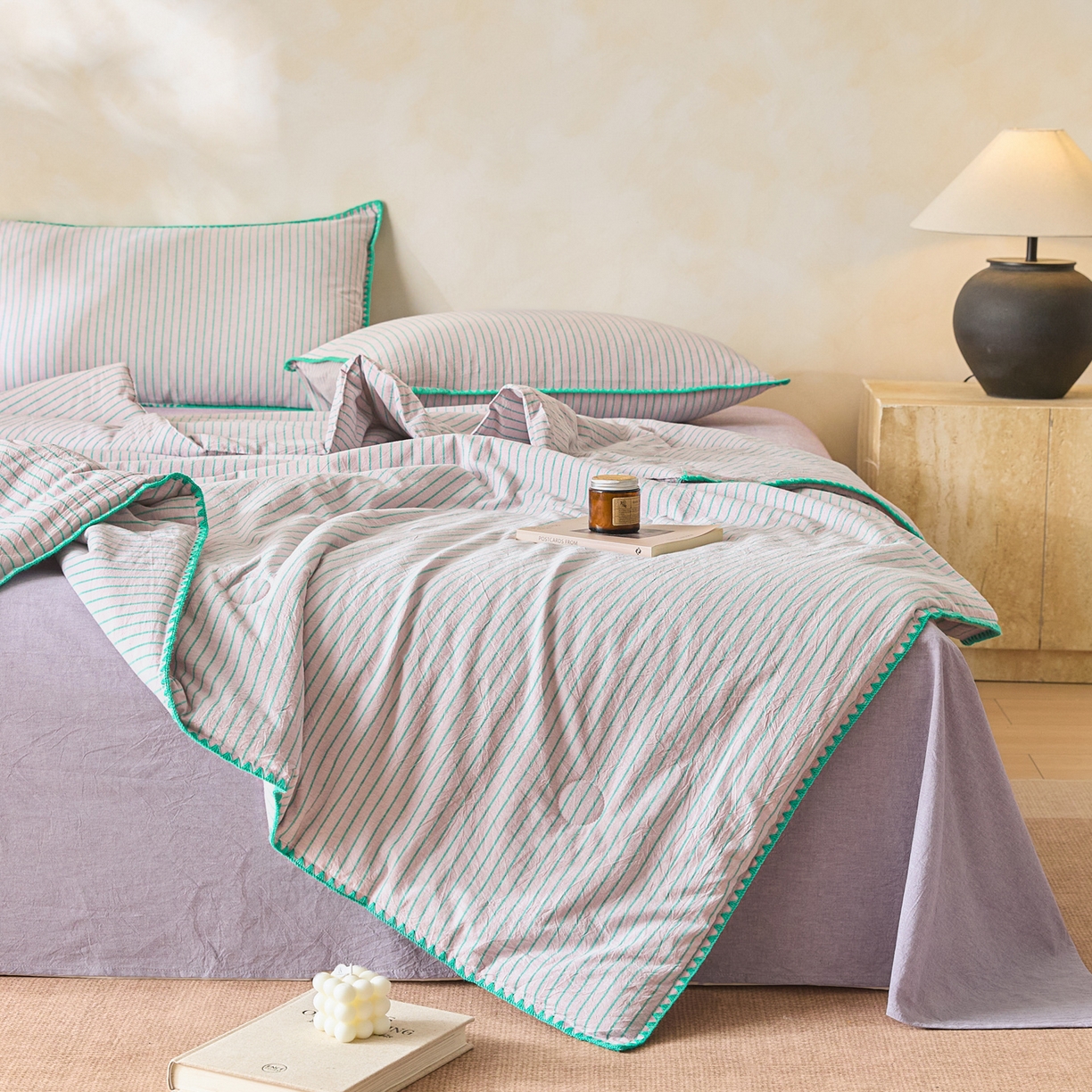 91家纺网 家纺一手货源 找家纺 如一 2026新款全棉色织水洗棉条纹三角针夏被四件套 晴空紫