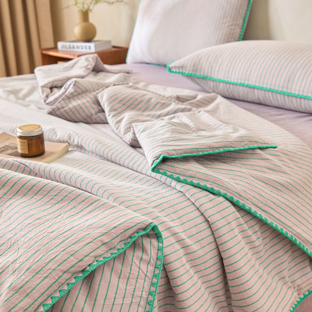 91家纺网 家纺一手货源 找家纺 如一 2026新款全棉色织水洗棉条纹三角针夏被四件套 晴空紫