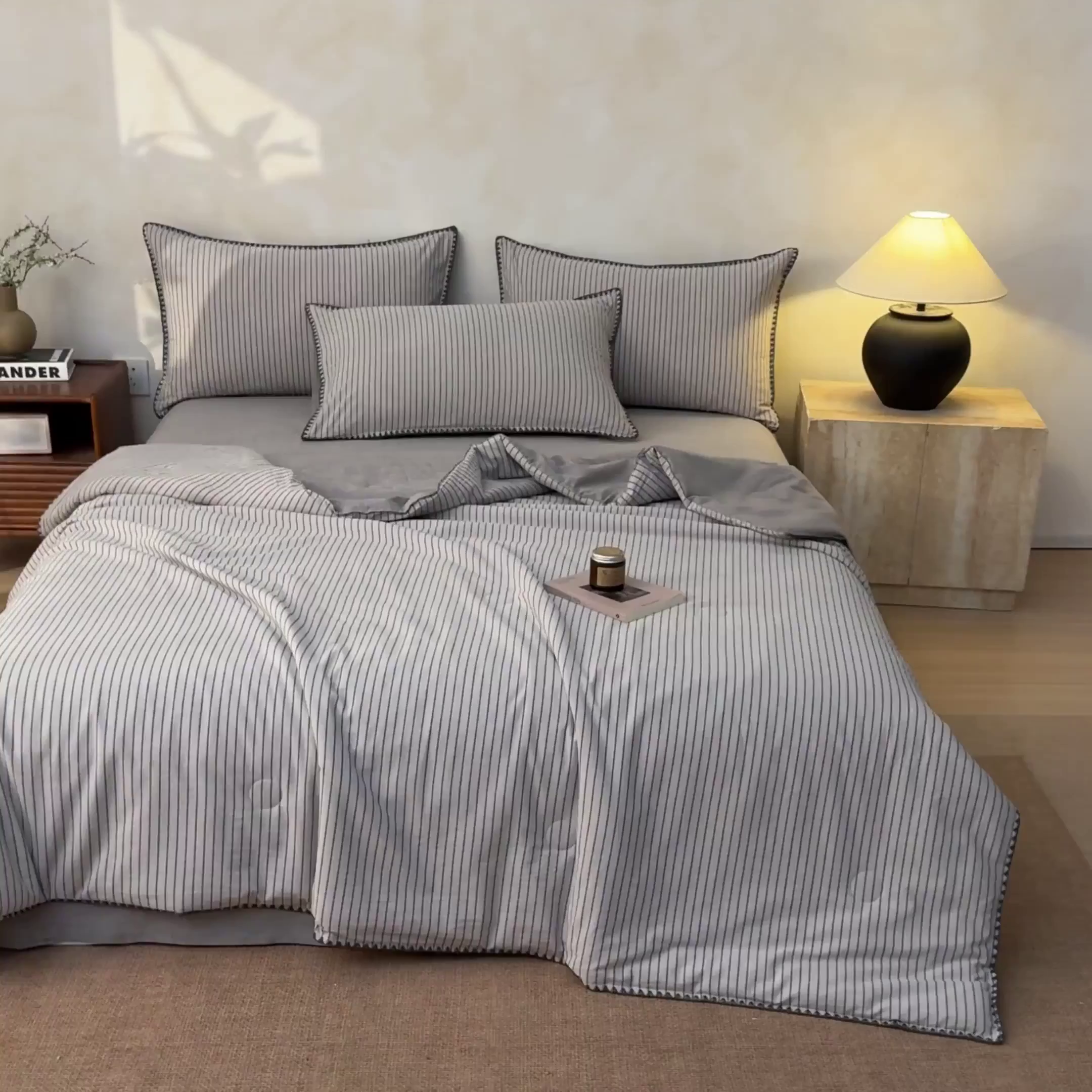 91家纺网 家纺一手货源 找家纺 如一 2026新款全棉色织水洗棉条纹三角针夏被四件套 晴空紫