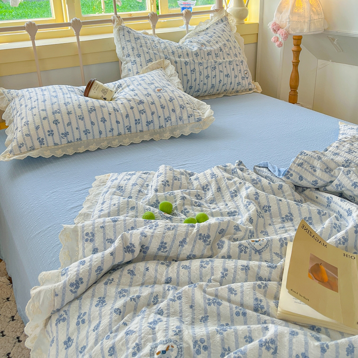 91家纺网 家纺一手货源 找家纺 金梦拉家纺 2026新款全棉花边系列泡芙纱泡泡纱夏被夏凉被空调被四件套 浅蓝花照