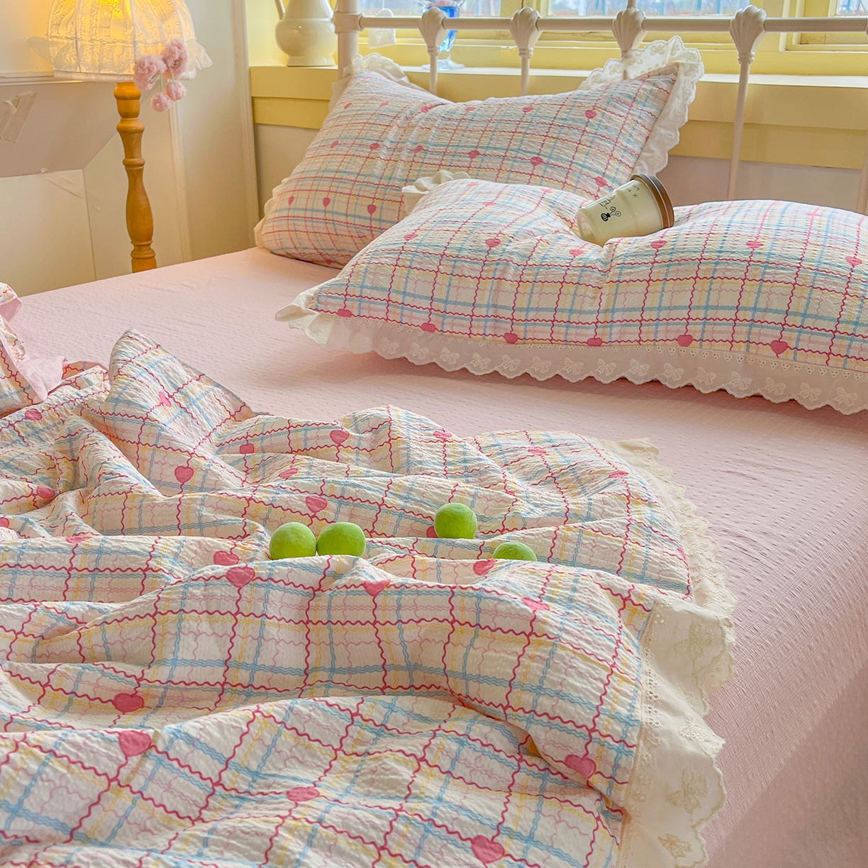 91家纺网 家纺一手货源 找家纺 金梦拉家纺 2026新款全棉花边系列泡芙纱泡泡纱夏被夏凉被空调被四件套 格格心动