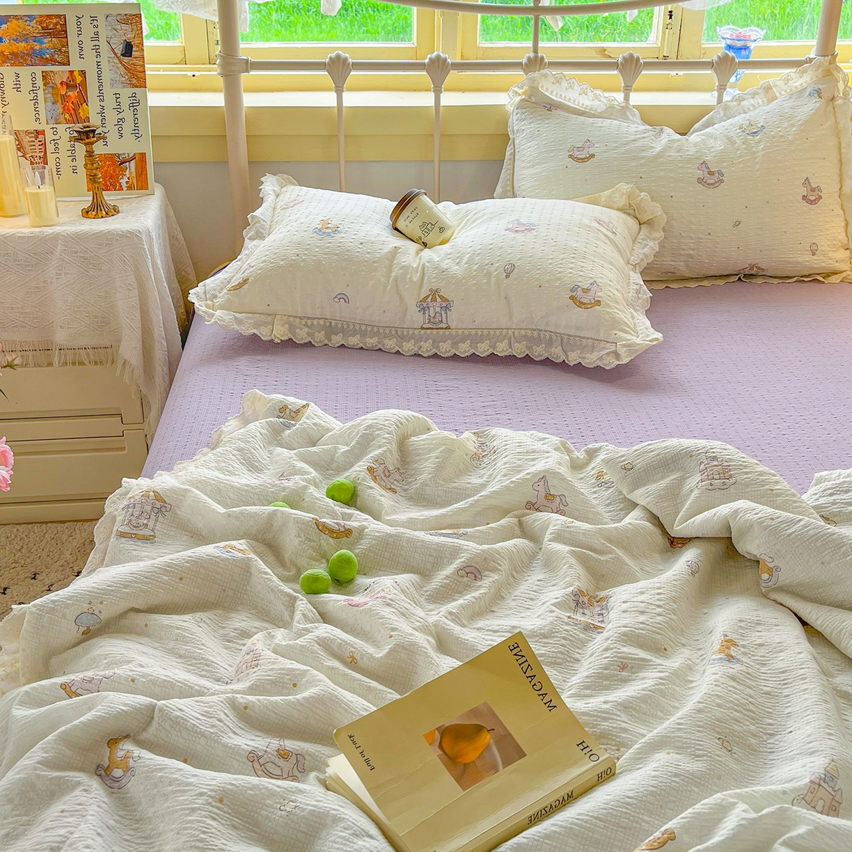 91家纺网 家纺一手货源 找家纺 金梦拉家纺 2026新款全棉花边系列泡芙纱泡泡纱夏被夏凉被空调被四件套 紫色木马