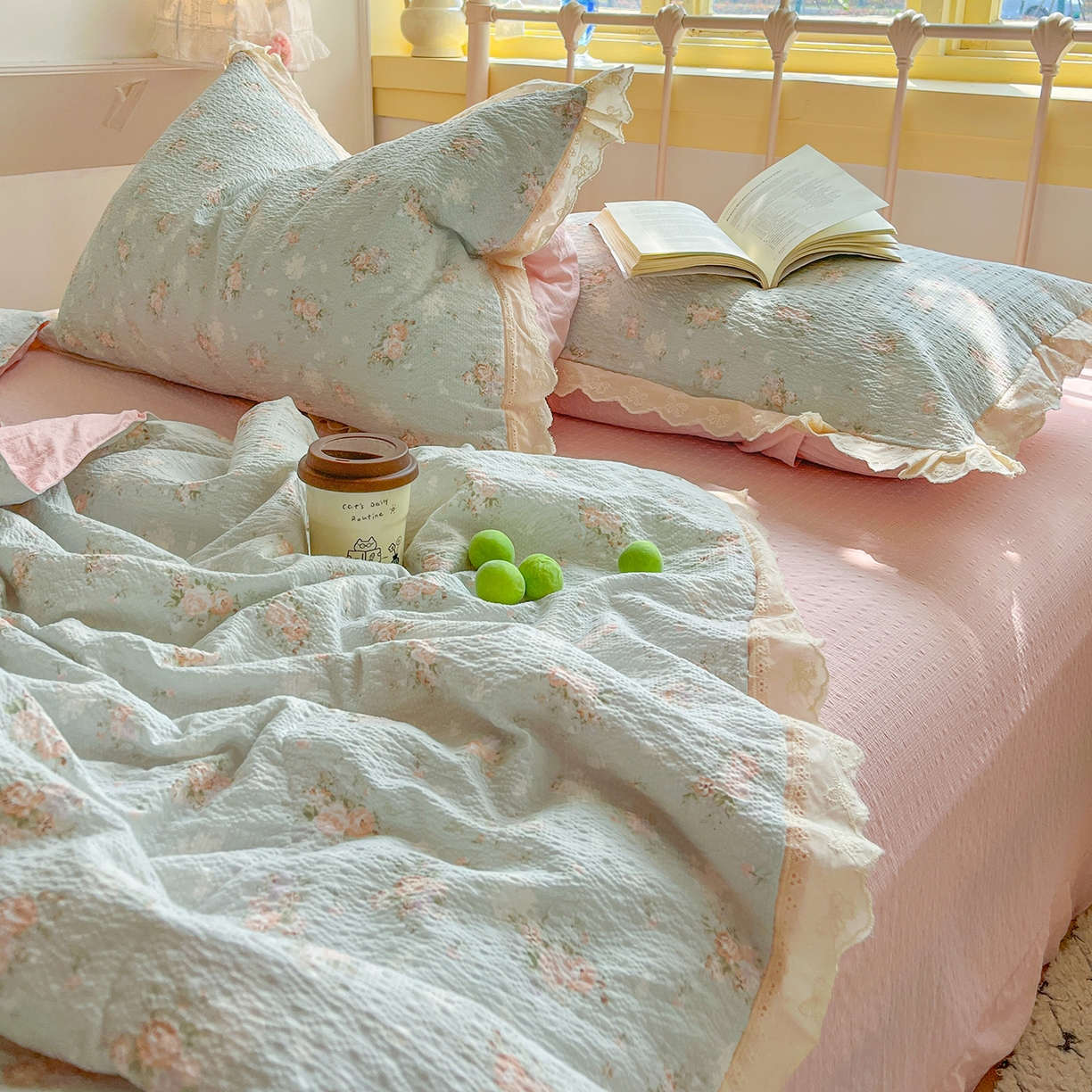 91家纺网 家纺一手货源 找家纺 金梦拉家纺 2026新款全棉花边系列泡芙纱泡泡纱夏被夏凉被空调被四件套 雾蓝粉黛